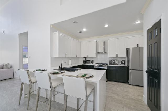 2007 Que Manor Drive, Houston, TX 77090