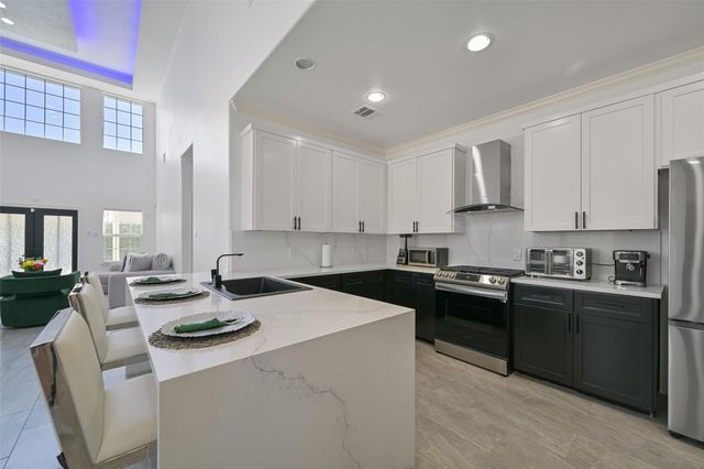 2007 Que Manor Drive, Houston, TX 77090