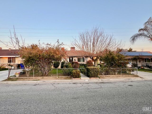 1017 Valencia Drive, Bakersfield, CA 93306