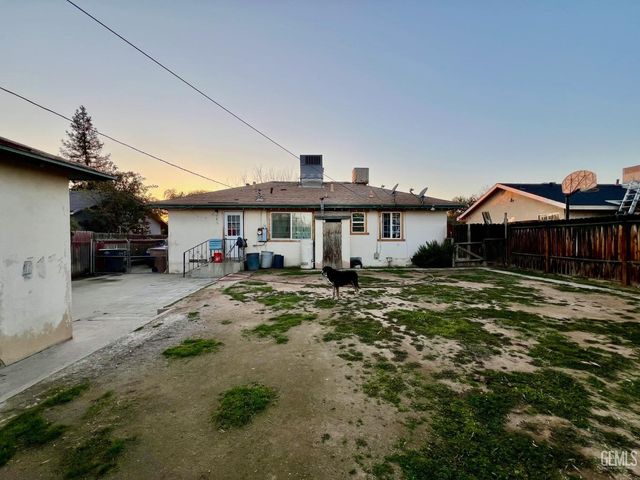 1017 Valencia Drive, Bakersfield, CA 93306