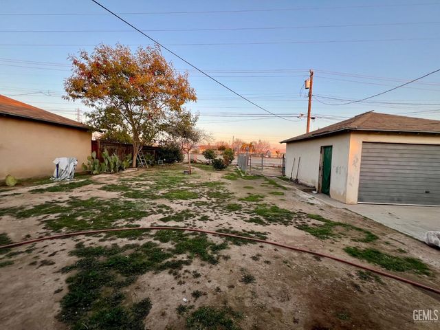 1017 Valencia Drive, Bakersfield, CA 93306