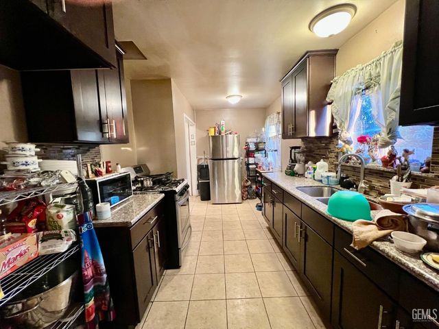 1017 Valencia Drive, Bakersfield, CA 93306