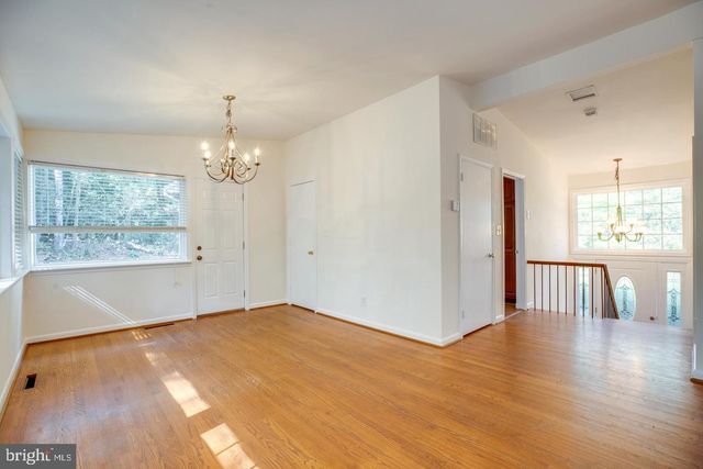 2505 LEEDS RD, Oakton, VA 22124