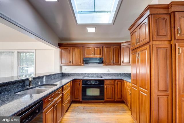 2505 LEEDS RD, Oakton, VA 22124