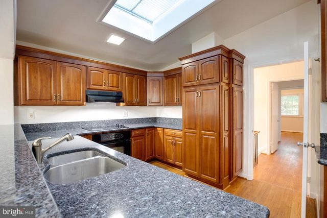 2505 LEEDS RD, Oakton, VA 22124