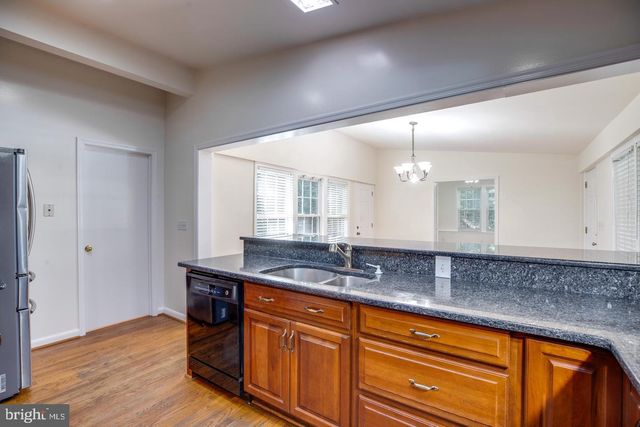 2505 LEEDS RD, Oakton, VA 22124