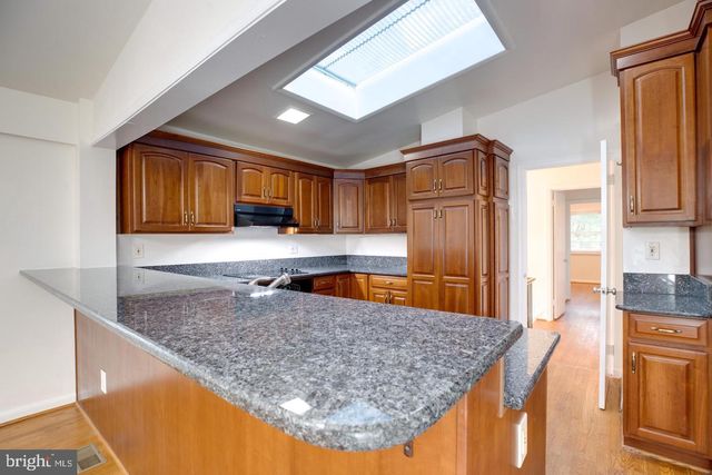 2505 LEEDS RD, Oakton, VA 22124