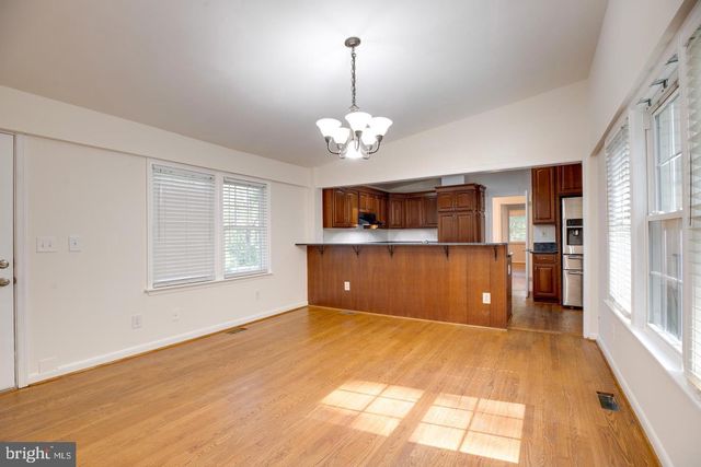 2505 LEEDS RD, Oakton, VA 22124