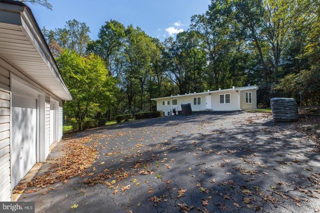 2505 LEEDS RD, Oakton, VA 22124