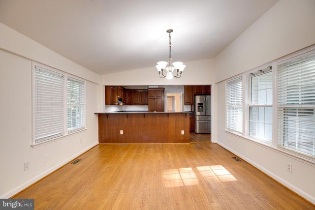2505 LEEDS RD, Oakton, VA 22124