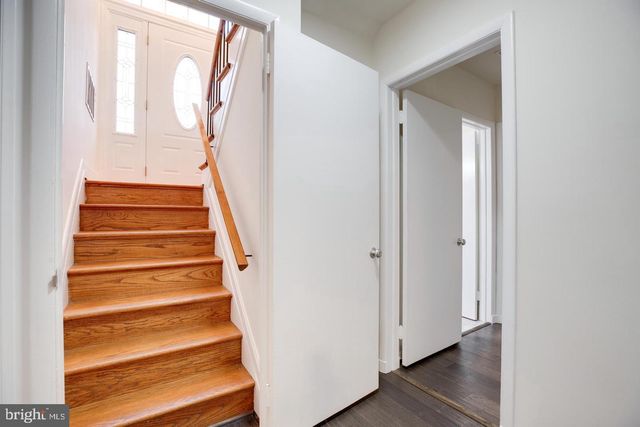 2505 LEEDS RD, Oakton, VA 22124