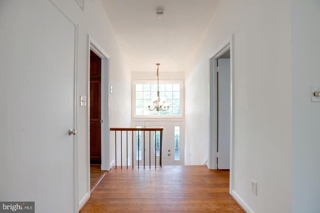 2505 LEEDS RD, Oakton, VA 22124
