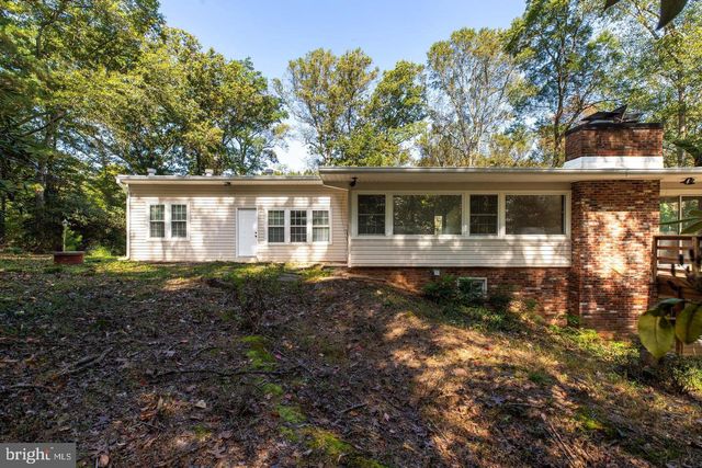 2505 LEEDS RD, Oakton, VA 22124