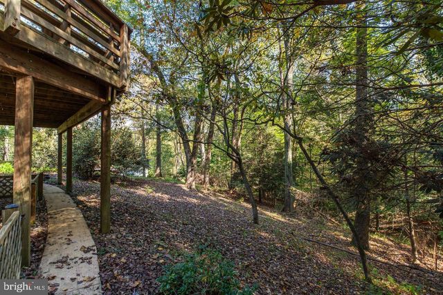2505 LEEDS RD, Oakton, VA 22124
