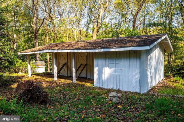 2505 LEEDS RD, Oakton, VA 22124