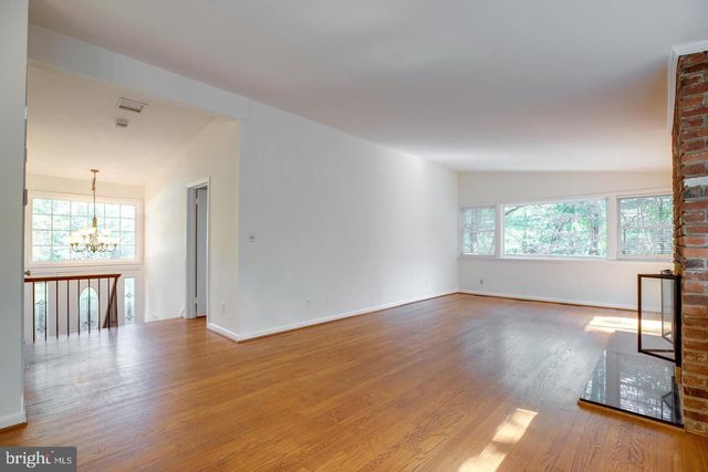 2505 LEEDS RD, Oakton, VA 22124