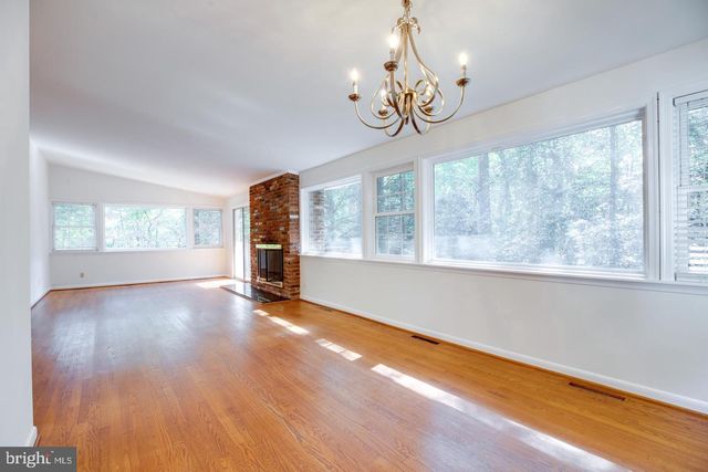 2505 LEEDS RD, Oakton, VA 22124
