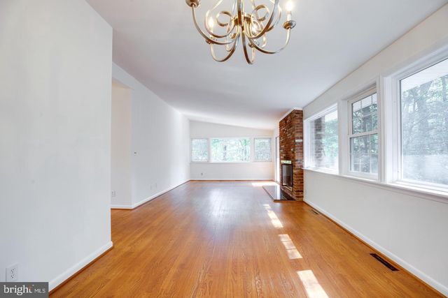 2505 LEEDS RD, Oakton, VA 22124