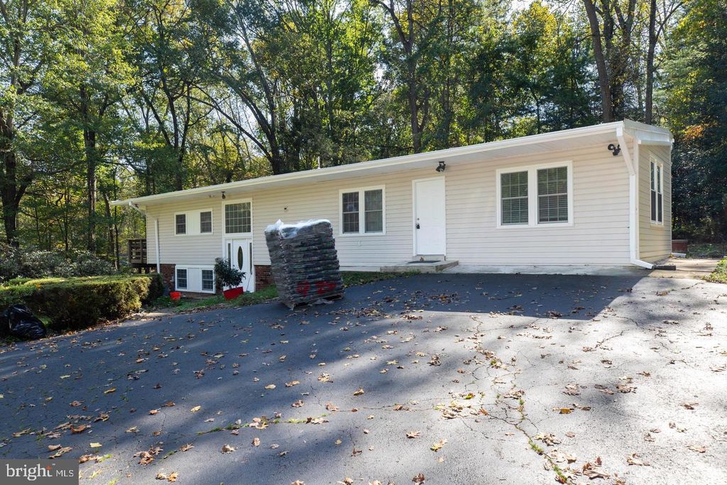 2505 LEEDS RD, Oakton, VA 22124