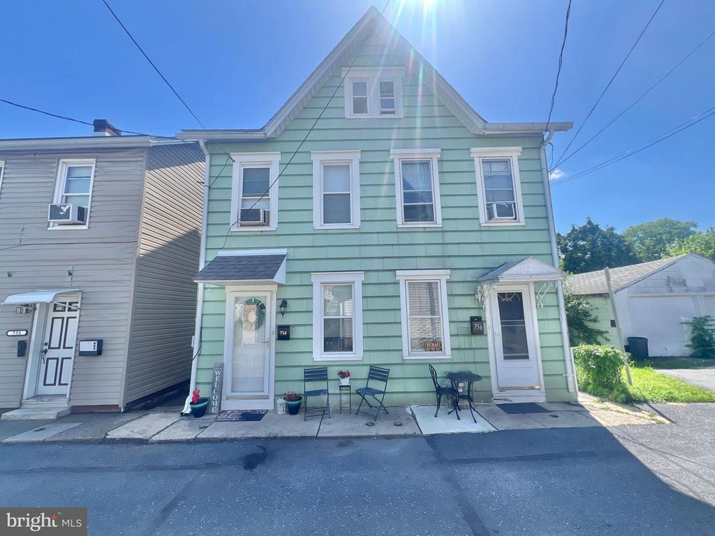 754 LIMESTONE ST, Catasauqua, PA 18032