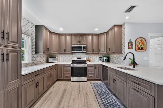 1120 LAKEMONT DRIVE, Valrico, FL 33594
