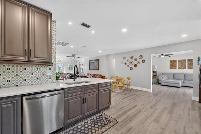 1120 LAKEMONT DRIVE, Valrico, FL 33594