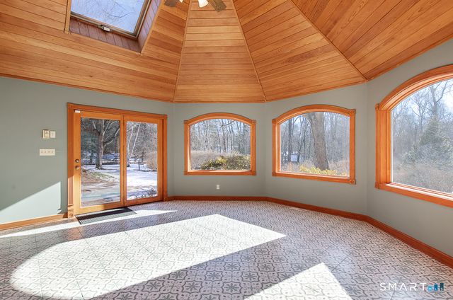 56 Penny Lane, Woodbridge, CT 06525