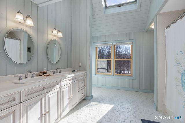 56 Penny Lane, Woodbridge, CT 06525