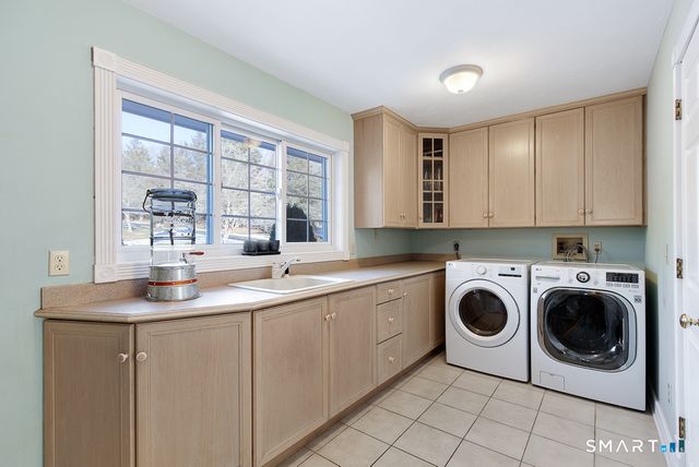 56 Penny Lane, Woodbridge, CT 06525