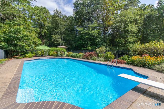 56 Penny Lane, Woodbridge, CT 06525