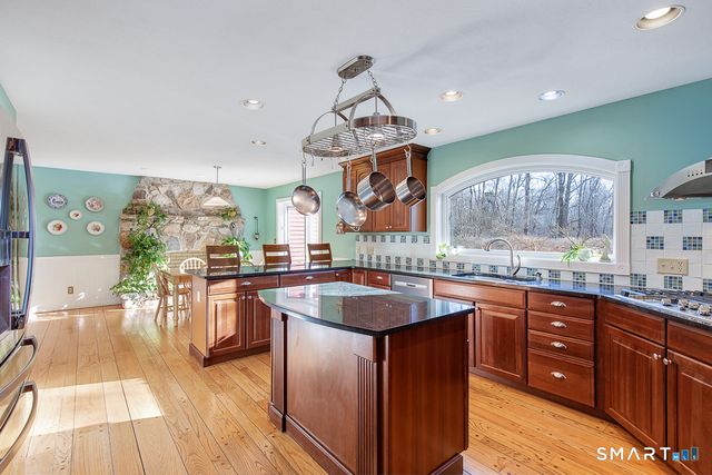 56 Penny Lane, Woodbridge, CT 06525