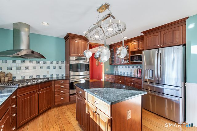 56 Penny Lane, Woodbridge, CT 06525