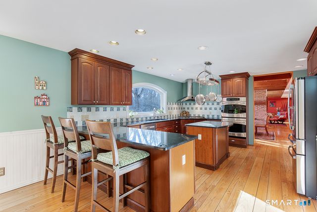 56 Penny Lane, Woodbridge, CT 06525