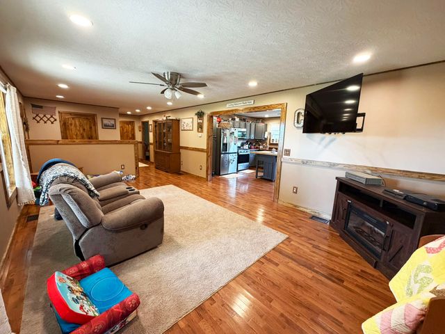 1410 Winston Road, Irvine, KY 40336