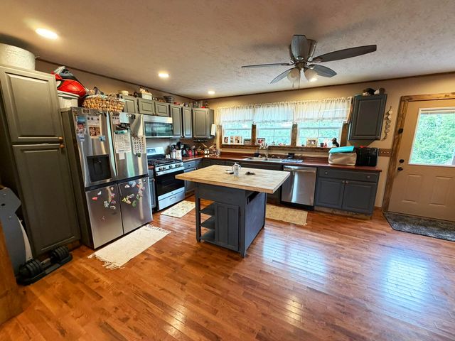1410 Winston Road, Irvine, KY 40336