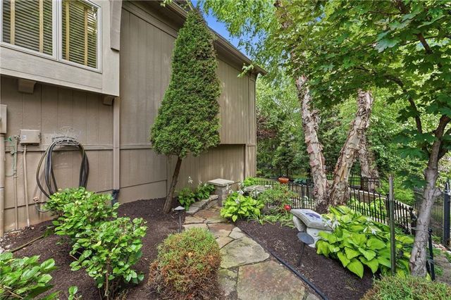 16025 Eby Street, Overland Park, KS 66085