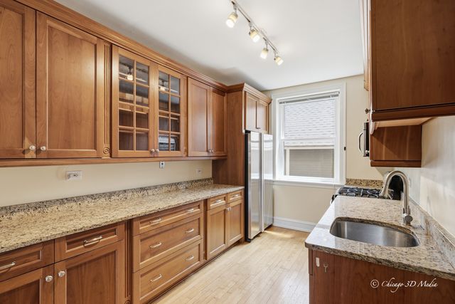 906 Greenwood Street 2E, Evanston, IL 60201