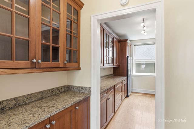 906 Greenwood Street 2E, Evanston, IL 60201