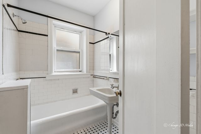 906 Greenwood Street 2E, Evanston, IL 60201