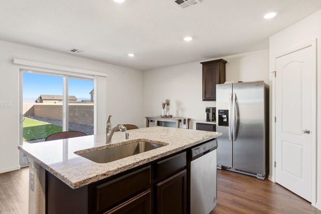 447 Chafey Drive SW, Los Lunas, NM 87031