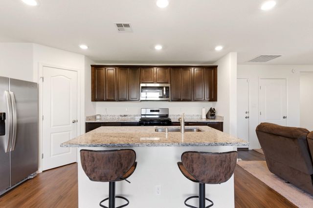 447 Chafey Drive SW, Los Lunas, NM 87031