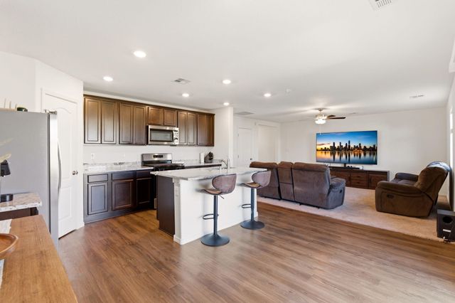 447 Chafey Drive SW, Los Lunas, NM 87031