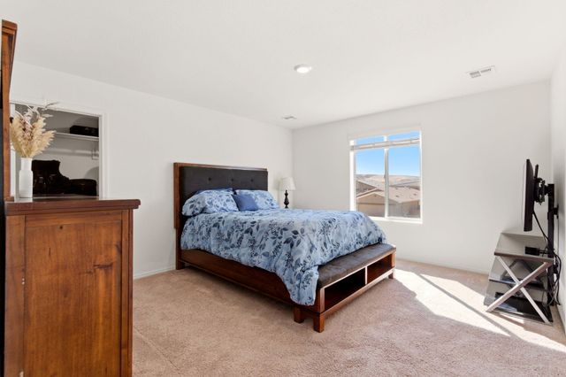 447 Chafey Drive SW, Los Lunas, NM 87031