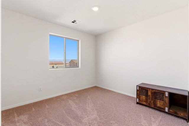 447 Chafey Drive SW, Los Lunas, NM 87031