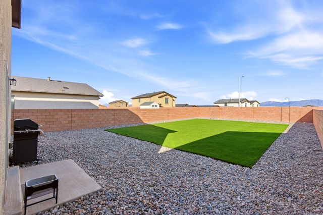 447 Chafey Drive SW, Los Lunas, NM 87031