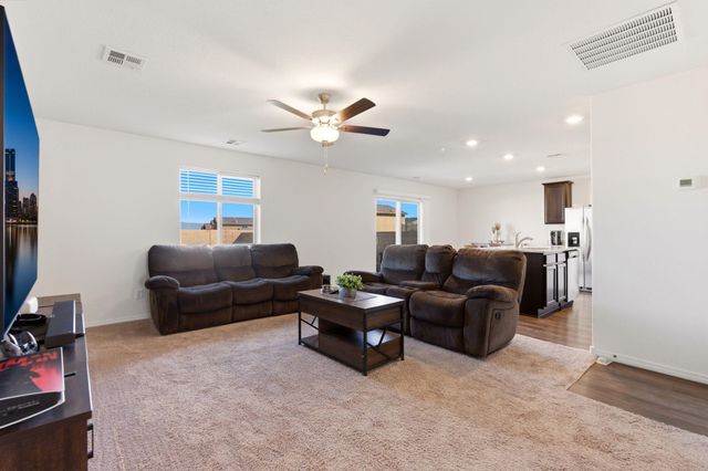 447 Chafey Drive SW, Los Lunas, NM 87031