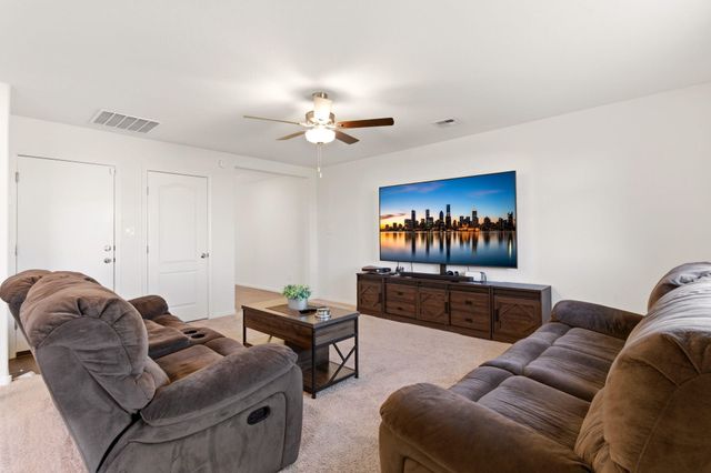 447 Chafey Drive SW, Los Lunas, NM 87031