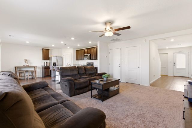 447 Chafey Drive SW, Los Lunas, NM 87031