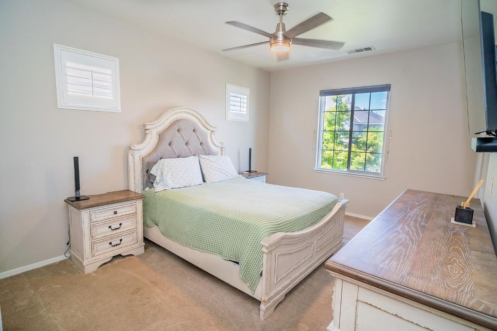 Image 12 of property listing at 776 W Siena Lane, Clovis, CA 93619