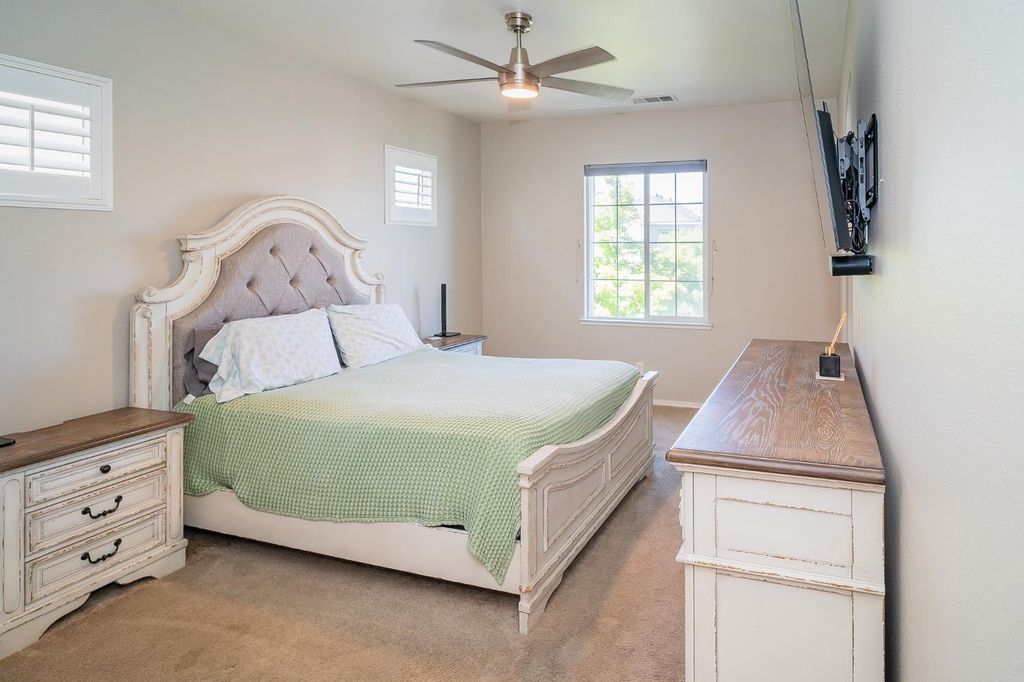 Image 13 of property listing at 776 W Siena Lane, Clovis, CA 93619